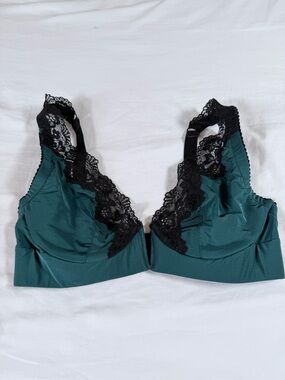 Lace-Trim Teal Support Bra with Black Accents